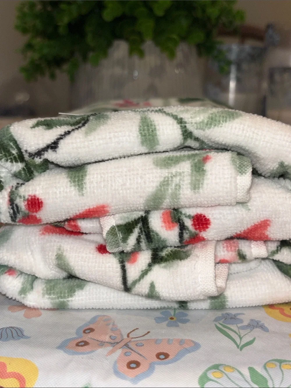 Laura Ashley Jolly Cardinals 2-piece Hand Towel Set